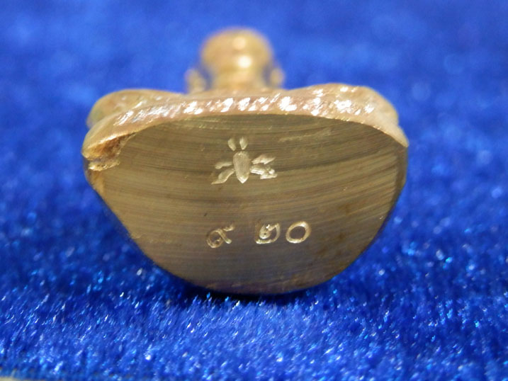 รูปเหมือนปั๊มหลวงพ่อคูณ ปริสุทโธ รุ่นปาฎีหาริย์EOD เนื้อทองสัตตะ ปี2556