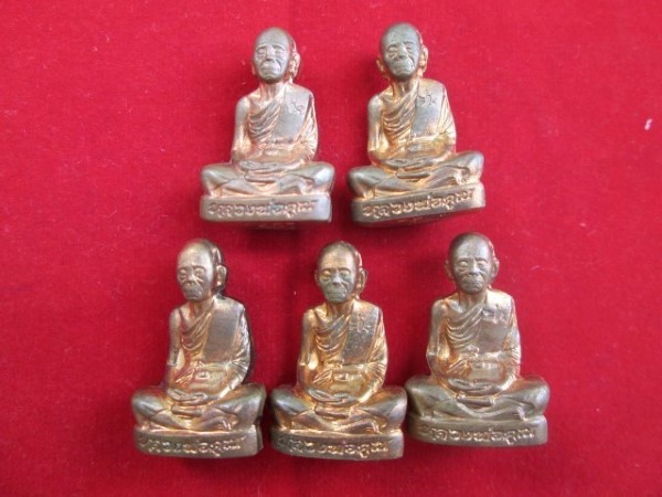 ***แจกพิเศษกรรมการที่เดียว5องค์***รูปเหมือนปั๊มหลวงพ่อคูณ ปริสุทโธ รุ่นปาฎีหาริย์EOD เนื้อทองแดงผิวไ