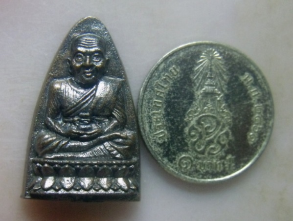 **วัดใจ**หลวงปู่ทวด พิมพ์เตารีดหลังลายเซ็นต์ อ.นอง วัดทรายขาว รุ่นสร้างมณฑป ปี ๒๕๔๐**สวยๆ