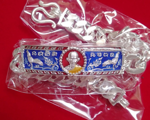 เลสเสาร์5 รวยรวยรวย หลวงพ่อรวย วัดตะโก จ. อยุธยา เนื้อเงินลงยาน้ำเงิน ขนาด2บาท