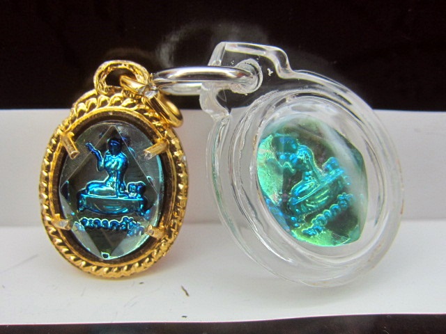 ล๊อกเก็ตหลวงพ่อโสธร หลังนางกวักรวม2องค์