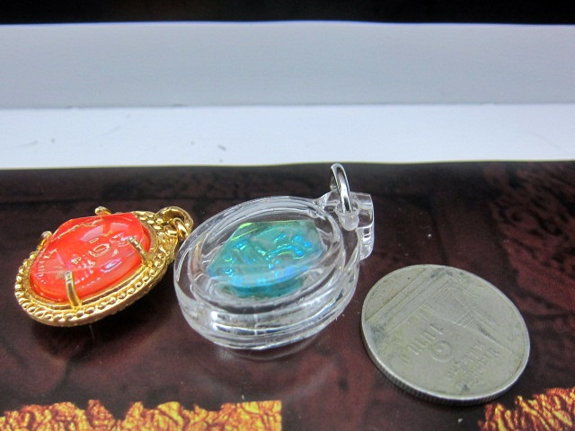 ล๊อกเก็ตหลวงพ่อโสธร หลังนางกวักรวม2องค์