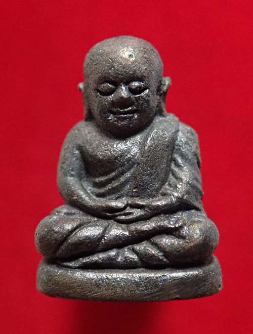 รูปหล่อหลวงพ่อเงิน บางคลาน พิมพ์เล็ก รุ่นพระธรรมปิฎก ๖๑ เนื้อนวโลหะกลับดำ ปี 2535 สวยและหายาก