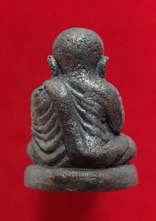 รูปหล่อหลวงพ่อเงิน บางคลาน พิมพ์เล็ก รุ่นพระธรรมปิฎก ๖๑ เนื้อนวโลหะกลับดำ ปี 2535 สวยและหายาก