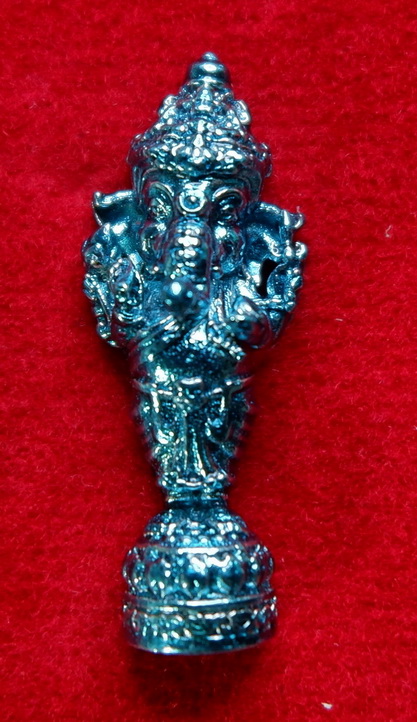 พระพิฆเนศ เจริญปัญญา พิมพ์เล็ก (ไม่มีซุ้ม) เนื้อสัมฤทธิ์ เพชรไพลิน ปี 62 วัดป่าโคกขามป้อม