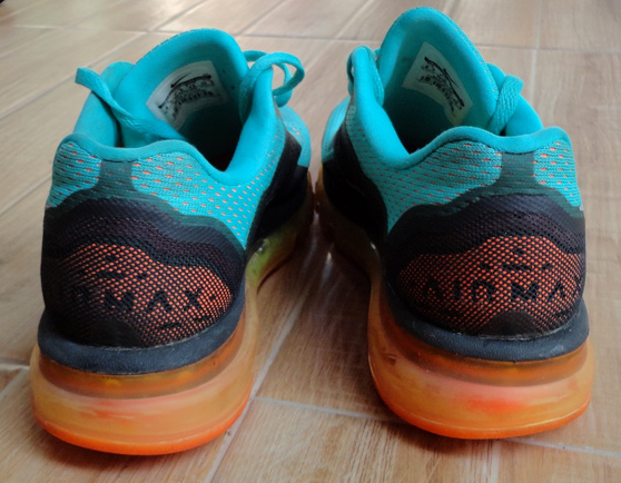 รองเท้า NIKE AirMax ของแท้ upperฟ้าหลังดำ พื่นส้ม สภาพเดียวกันตั้งให้ถูกกว่าตลาดรถไฟไปเลยหลายร้อย