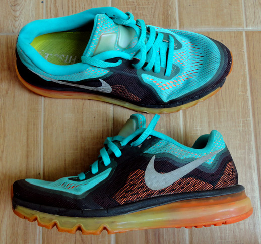 รองเท้า NIKE AirMax ของแท้ upperฟ้าหลังดำ พื่นส้ม สภาพเดียวกันตั้งให้ถูกกว่าตลาดรถไฟไปเลยหลายร้อย