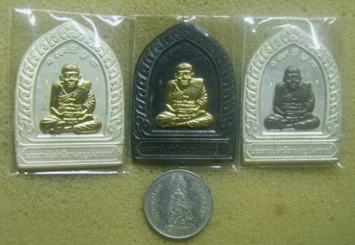 **วัดใจ**ชุดเหรียญกลีบบัว หลวงปู่ทวด รุ่นร่ำรวยปลอดภัย ๗ รอบ สมเด็จญาณฯ วัดบวรฯ ปี ๒๕๔๐**สวยๆ