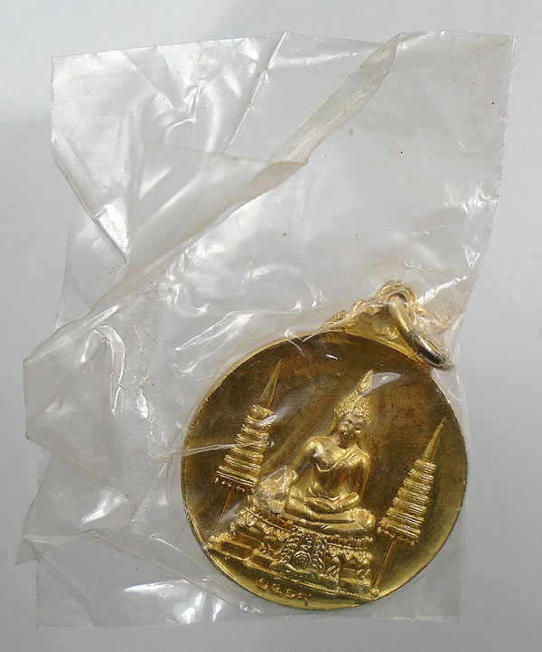 30 บาท....เหรียญหลวงพ่อแพ วัดพิกุลทอง พิมพ์พระพุทธ เนื้อกะไหล่ทอง ปี2519///993