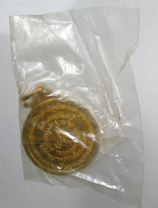 30 บาท....เหรียญหลวงพ่อแพ วัดพิกุลทอง พิมพ์พระพุทธ เนื้อกะไหล่ทอง ปี2519///993
