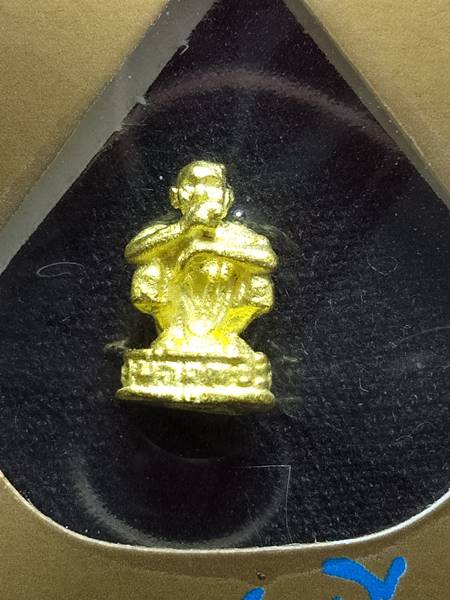 พระหล่อรูปเหมือน หลวงพ่อคูณ พิมพ์จิ๋ว รุ่น คูณเศรษฐี ออกวัดบ้านไร่ ปี 36 เนื้อ กะไหล่ทอง ตอกโค๊ตใต้ฐ