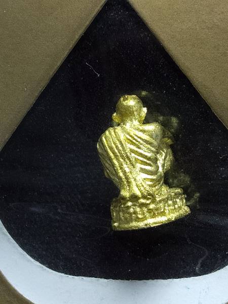 พระหล่อรูปเหมือน หลวงพ่อคูณ พิมพ์จิ๋ว รุ่น คูณเศรษฐี ออกวัดบ้านไร่ ปี 36 เนื้อ กะไหล่ทอง ตอกโค๊ตใต้ฐ