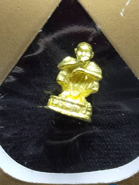 พระหล่อรูปเหมือน หลวงพ่อคูณ พิมพ์จิ๋ว รุ่น คูณเศรษฐี ออกวัดบ้านไร่ ปี 36 เนื้อ กะไหล่ทอง ตอกโค๊ตใต้ฐ