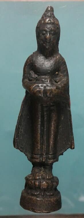 พระหล่อ อุ้มบาตร ไม่ทราบวัดสร้าง เคาะเดียวครับ