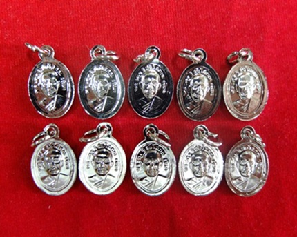 เหรียญเม็ดแตงชุบนิเกิ้ล หลวงพ่อทวด วัดช้างให้ ปัตตานี ปี 55 (10 เหรียญ)