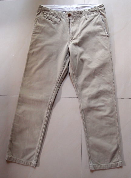 กางเกง UNIQLO ของแท้ สีน้ำตาลอ่อน เอว 31 ตัวนี้จาก shop ยูนิโค่ล ในญี่ปุ่น