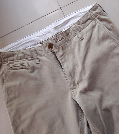 กางเกง UNIQLO ของแท้ สีน้ำตาลอ่อน เอว 31 ตัวนี้จาก shop ยูนิโค่ล ในญี่ปุ่น