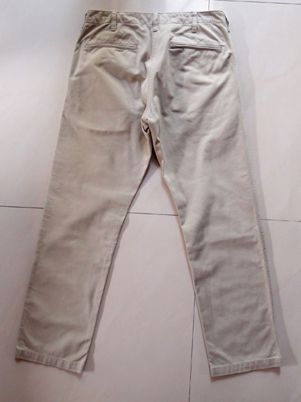 กางเกง UNIQLO ของแท้ สีน้ำตาลอ่อน เอว 31 ตัวนี้จาก shop ยูนิโค่ล ในญี่ปุ่น