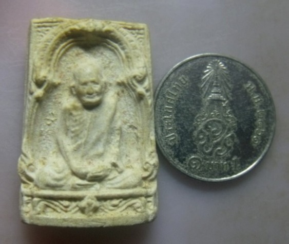 **วัดใจ**พระผงรูปเหมือนหลวงปู่แหวน วัดดอยแม่ปั๋ง จ.เชียงใหม่**หลังยันต์ สวยๆ