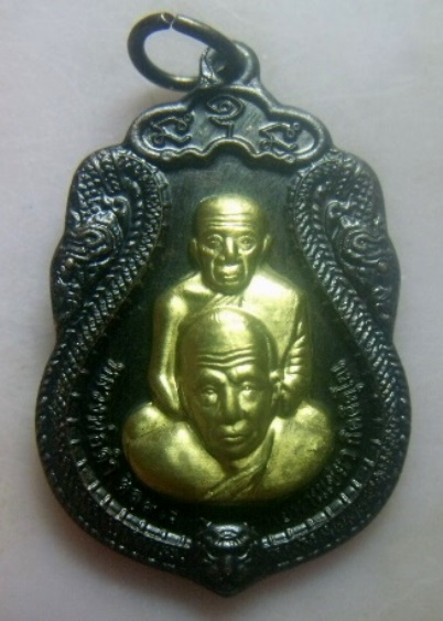 **วัดใจ**เหรียญเสมาพุทธซ้อน รุ่นมหาปรารถนา พ่อท่านเขียว วัดห้วยเงาะ ปี ๒๕๕๔**หน้ากากฝาบาตร