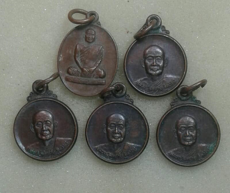 เหรียญหลวงพ่อสมชาย วัดเขาสุกิม 5 เหรียญ เคาะเดียวครับ