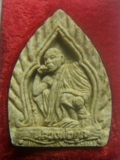 **วัดใจ**พระผงรูปเหมือนหลวงพ่อคูณ "รุ่นเสาร์๕ คูณทวี เหลือกิน เหลือใช้" ปี ๒๕๓๖**พร้อมกล่องเดิม สวยๆ