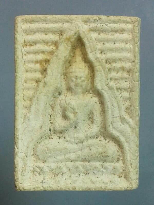 พระผงหลังปั้มตรา ไม่ทราบวัดที่สร้าง อ่านไม่ชัด เคาะเดียวครับ