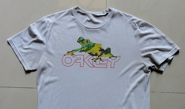 เสื้อยืด OAKLEY แบรนด์ดัง ลายสวยดีครับ เบอร์ L ตัวนี้ซื้อจากออสเตรเลีย ของแท้แน่นอน มันใจได้