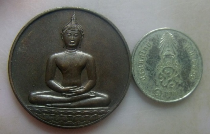 **วัดใจ**เหรียญลายสือไทย หลัง ภปร. ที่ระลึกฉลอง ๗๐๐ ปี ปี ๒๕๒๖**ลพ.เกษม เขมโก ปลุกเสก สวยกริ๊บๆ 