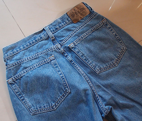 ยีนส์ GAP BLUE JEANS ของแท้ EASY FIT ตัวนี้ made in USA ราคาในช็อปเมืองไทยตัวละ 5,000++ 