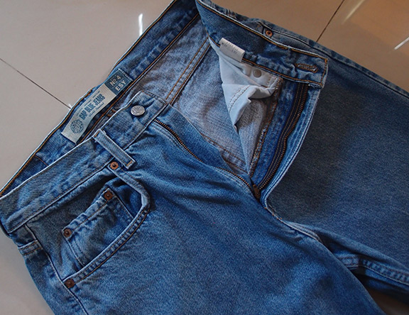 ยีนส์ GAP BLUE JEANS ของแท้ EASY FIT ตัวนี้ made in USA ราคาในช็อปเมืองไทยตัวละ 5,000++ 