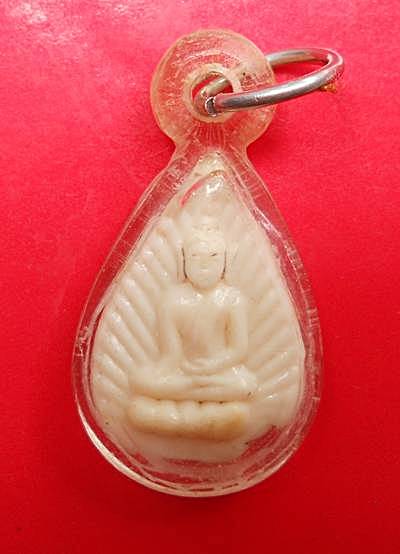 พระพุทธรัศมี  เนื้อพลาสติก หลวงพ่อเดิม วัดหนองโพ  จ.นครสวรรค์ 