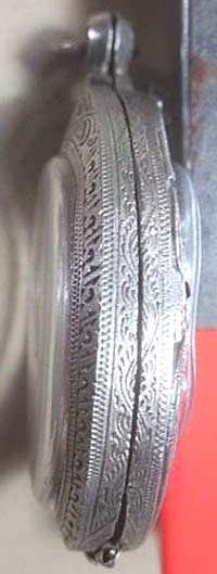 ตลับเงิน ลายพญานาค ใส่เหรียญรูปไข่ 