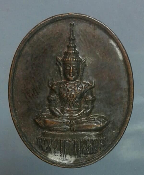 เหรียญพระแก้วมรกตหลังยันต์๕ ทองแดงรมดำ    เคาะเดียวครับ