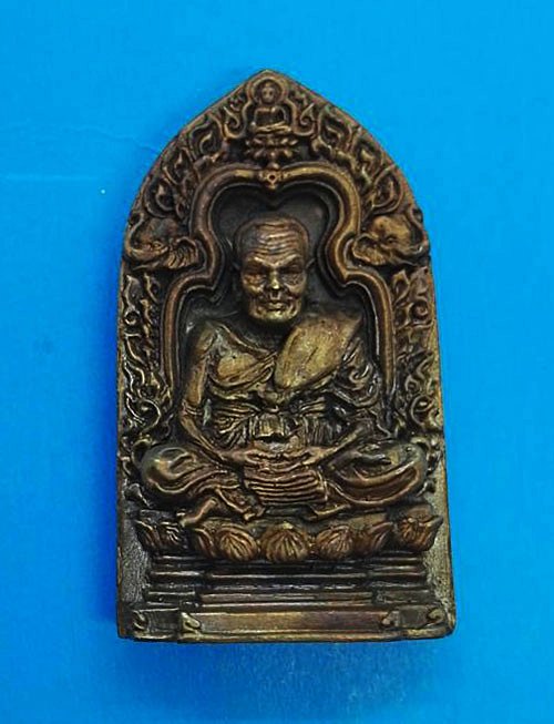 หลวงพ่อทวด พิมพ์เตารีดเนื้อทองแดงรมมันปู ลายกกนกคชสาร รุ่น พ่อท่านเขียวอุปถัมภ์ ( กลันตัน ๕๔ )