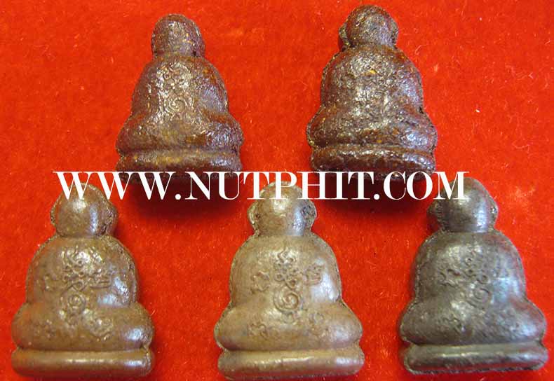 ชุด ๕ องค์*พระปิดตาเนื้อผงเกสร+ดินเก้าบัง มีฐาน หลังยันต์ ปี ๒๕๓๓ สภาพกริ๊บทุกองค์ รับประกัน!!!*95