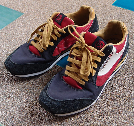 รองเท้าสนีคเกอร์ DIESEL ของแท้ รุ่น ARAMIS ดำขาวแดง Sneaker sportive uomo
