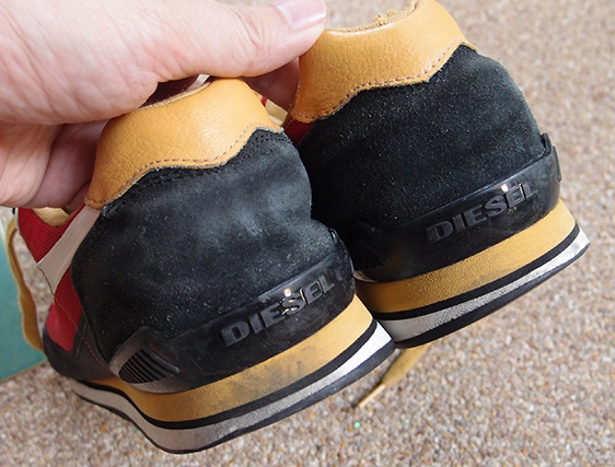 รองเท้าสนีคเกอร์ DIESEL ของแท้ รุ่น ARAMIS ดำขาวแดง Sneaker sportive uomo