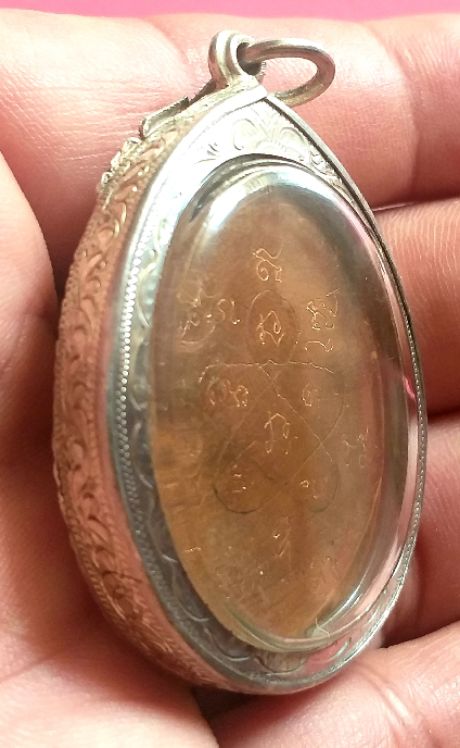 เหรียญห่วงเชื่อมหลังเรียบจารมือหลวงพ่อสาคร เนื้อทองแดงเลี่ยมกันน้ำพร้อมกรอบเงิน