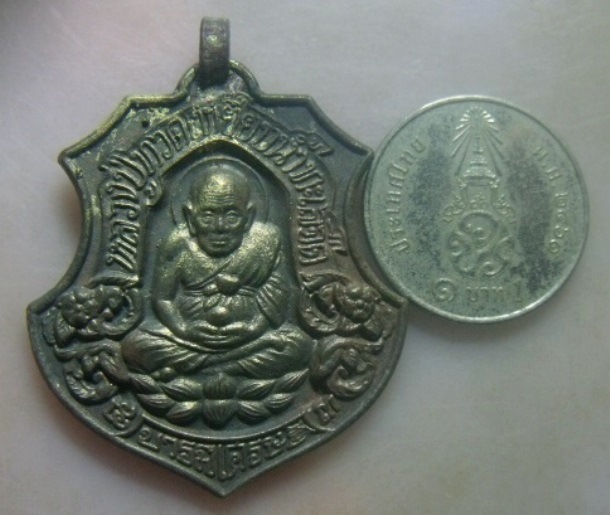 **วัดใจ**เหรียญบารมีเศรษฐี หลวงปู่ทวด รุ่น กฐิน ๕๓ ลังกาสุกะ อ.แดง วัดไร่ ปัตตานี ปี๕๓**ตอกโค้ด สวยๆ