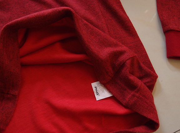 เสื้อ PING ยี่ห้อผลิตภัณท์กอลฟ์ชื่อดัง สีแดง สวยๆ แต่งบ่าแถบลูกเล่น ปลายแขนจัมพ์