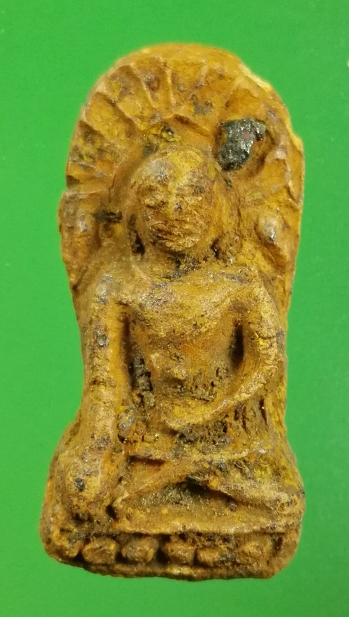 พระรอด เนื้อดิน