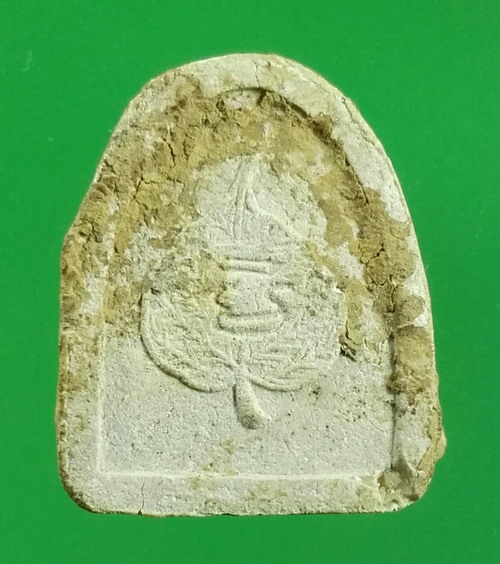 พระปิดตาเนื้อผง หลังยันต์ "มิ" ในใบโพธิ์