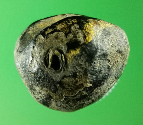 พระปิดตาโพธิ์แกะ ฝังตะกรุด