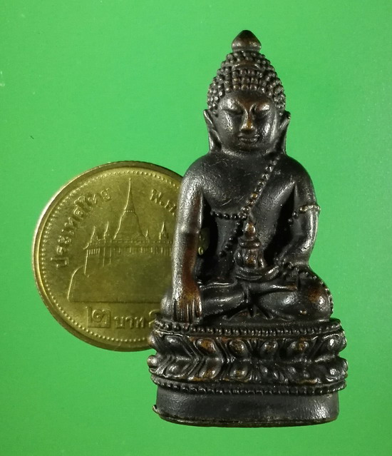 พระกริ่งจักรตรี เนื้อนวโลหะ ปี 2547 สภาผู้แทนราษฎรจัดสร้าง