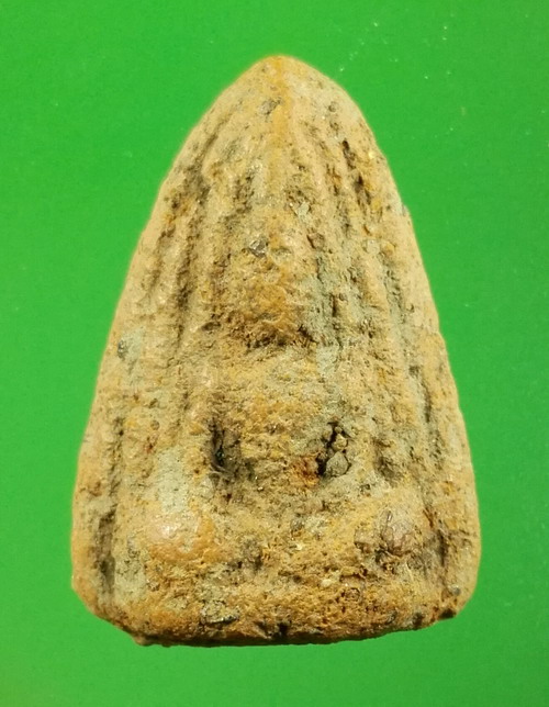 พระนางพญา ซุ้มเส้นคู่ เนื้อดิน