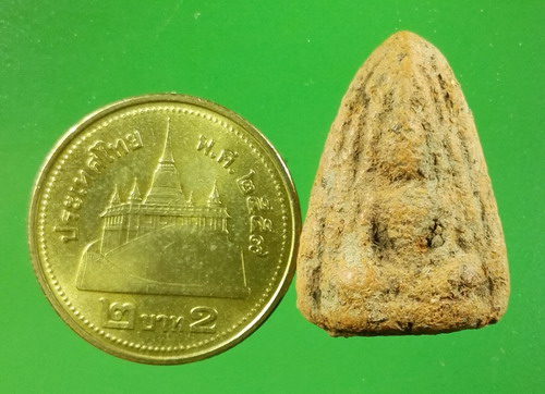 พระนางพญา ซุ้มเส้นคู่ เนื้อดิน