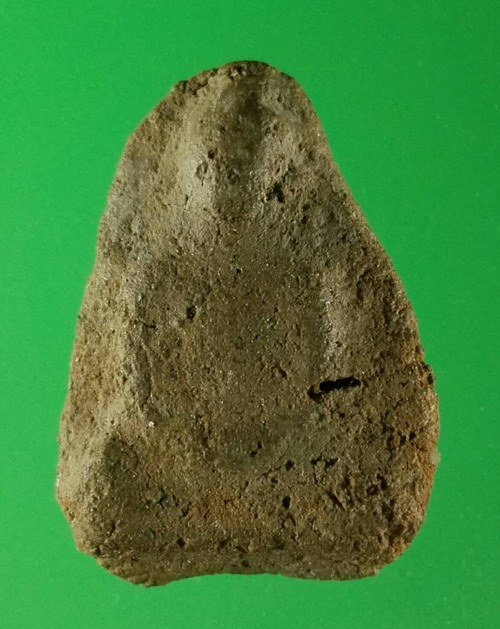 พระร่วงนั่ง กรุร่องไม้แดง คีรีมาศ สุโขทัย เนื้อจัดมาก สูง 1.8 ซม.