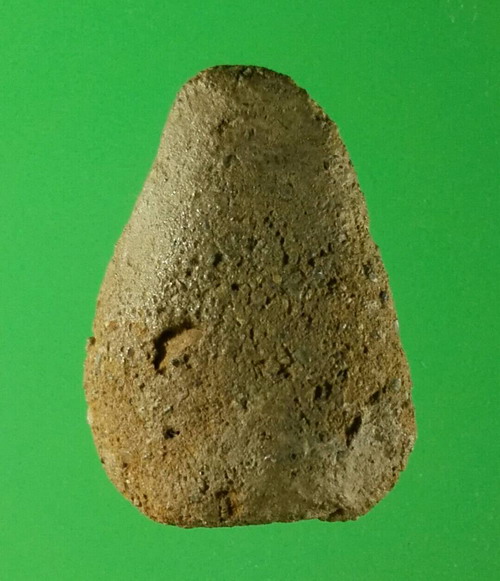 พระร่วงนั่ง กรุร่องไม้แดง คีรีมาศ สุโขทัย เนื้อจัดมาก สูง 1.8 ซม.