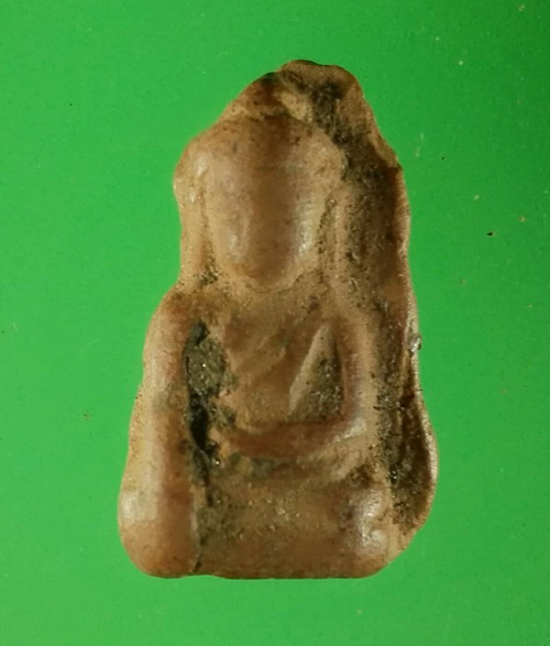 พระร่วงนั่ง กรุร่องไม้แดง คีรีมาศ สุโขทัย สูง 1.8 ซม.